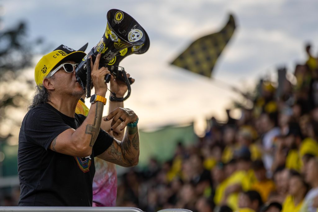 Columbus Crew Edge Short-Handed Philadelphia Union 1-0 in Rain-Delayed Clash at Lower.com Field