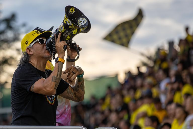 Columbus Crew Edge Short-Handed Philadelphia Union 1-0 in Rain-Delayed Clash at Lower.com Field
